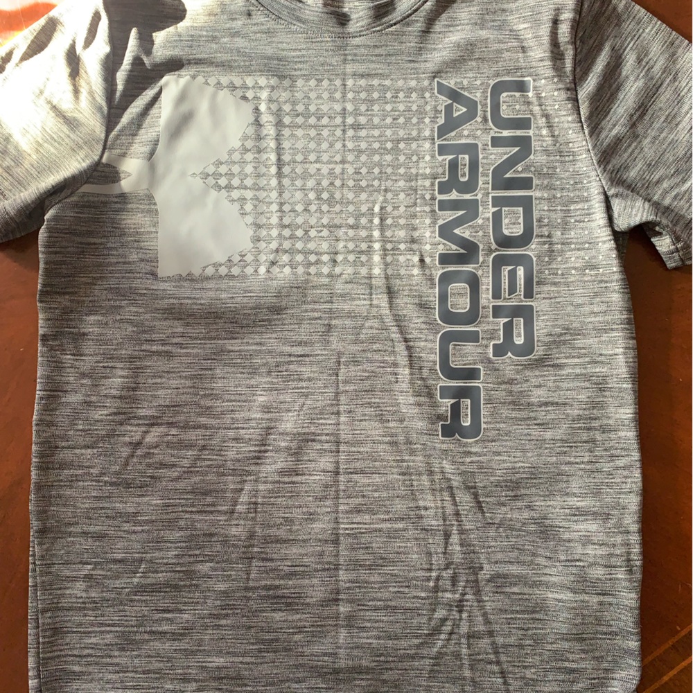 Under Armour Grey T-shirt size Youth L